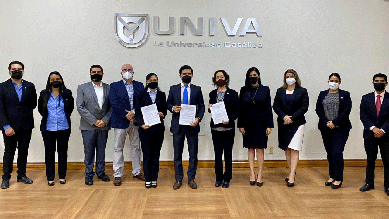 Firma de convenio entre la UNIVA y el Colegio de Contadores Públicos de ...