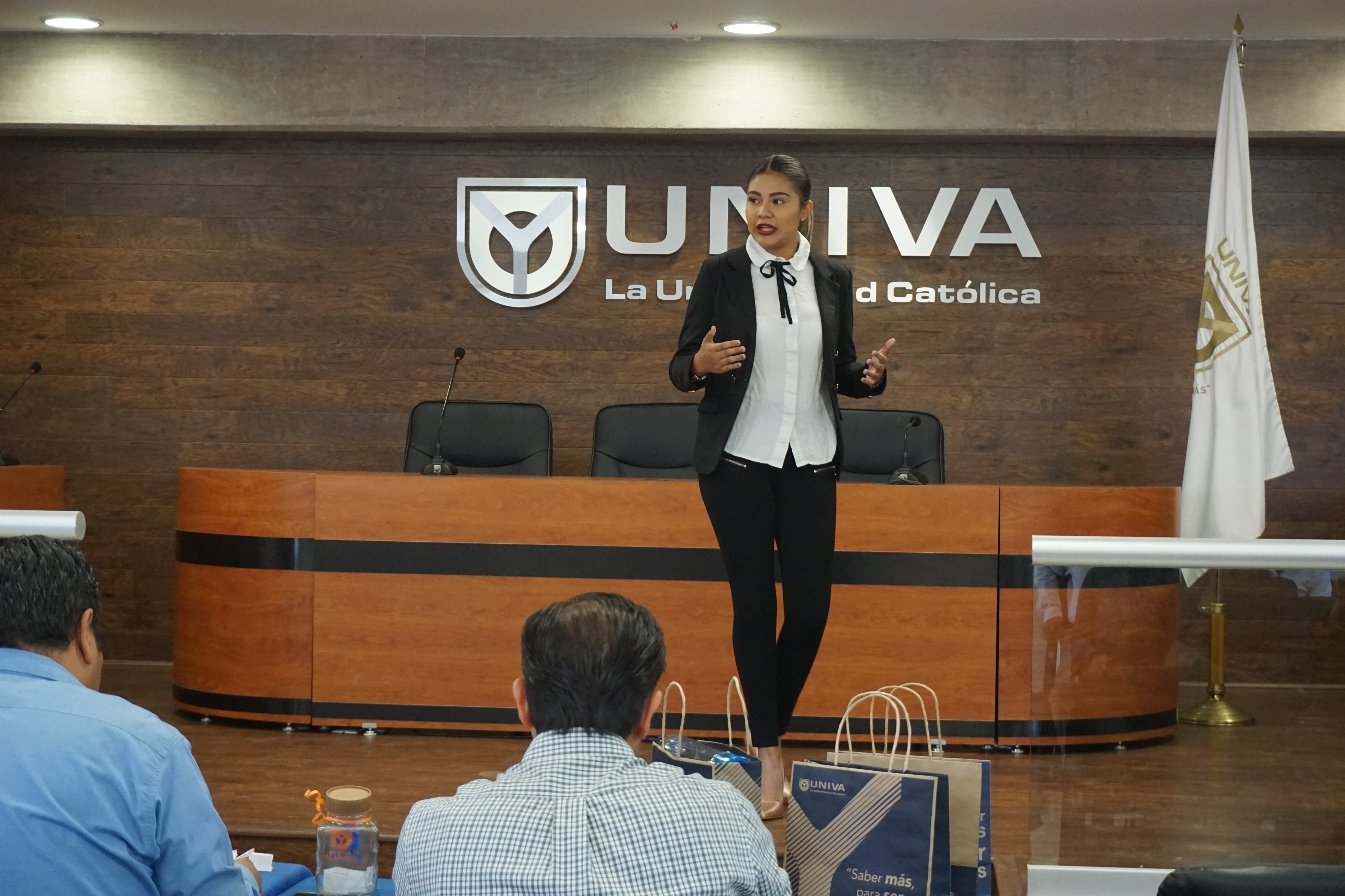 León vive opciones binarias