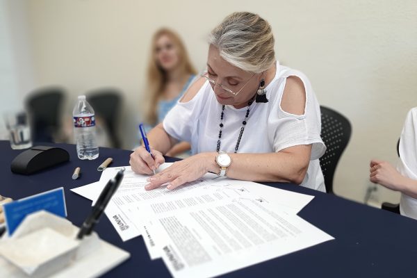 Firma de convenio becas vallarta y la UNIVA Puerto Vallarta (2)