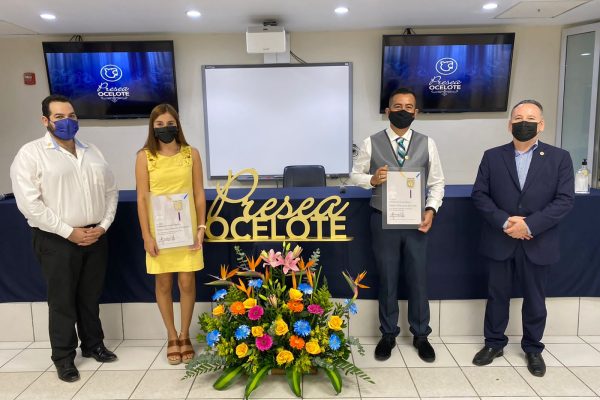 Univa presea Ocelote 2021 maetsro Julian Ruelas maestro Luis Zuñiga y premiados Diana Becerra y Rafael Villanueva