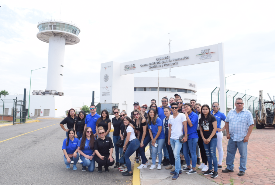 Visitan el Puerto de Lázaro Cárdenas alumnos de UNIVA Uruapan